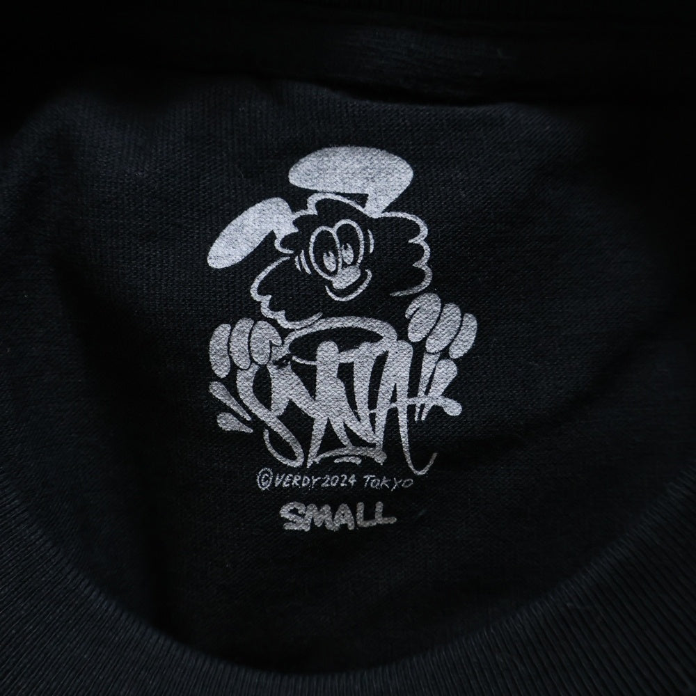 VERDY(ベルディ) 24AW ×Central Cee SYNA WORLD Wasted Youth Tee セントラルシー シナワールド ウェイステッドユース 半袖Tシャツ ブラック