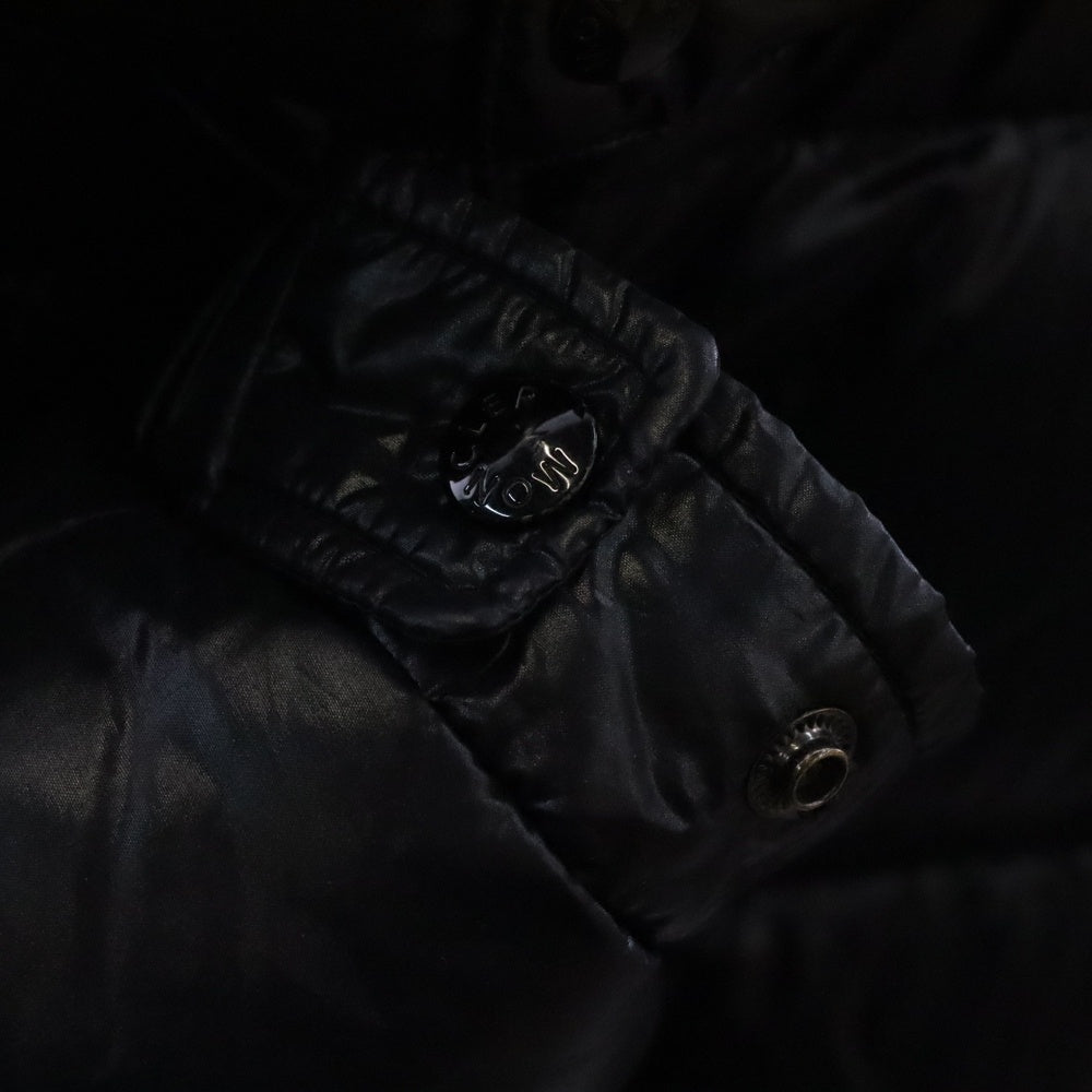 MONCLER(モンクレール) MAYA GIUBBOTTO マヤ ロゴワッペン ダウンジャケット ブラック C20914036605 68950