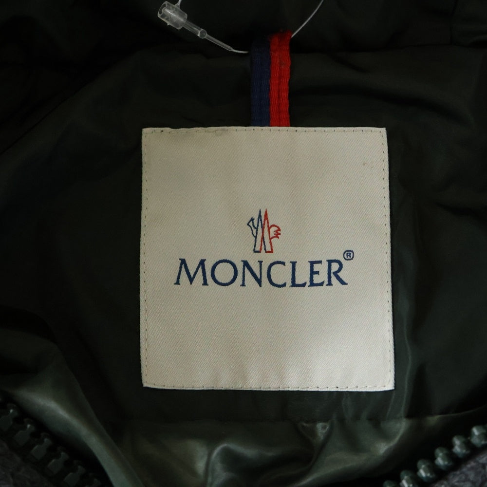 MONCLER(モンクレール) CANUT ロゴパッチ フーデッド ダウンジャケット カーキ 32091413114554155
