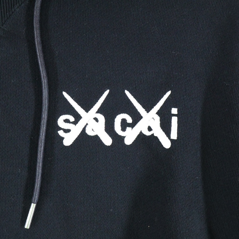 Sacai(サカイ) ×KAWS Embroidery Hoodie カウズ ロゴ刺繍 プルオーバースウェットパーカー フーディ ブラック 21-0283S