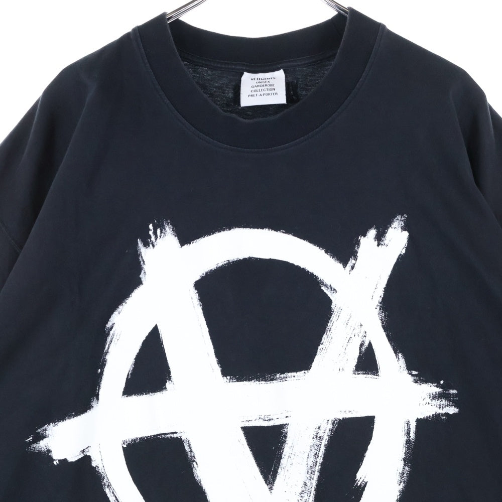 VETEMENTS(ヴェトモン) 23SS DOUBLE ANARCHY LOGO TEE ダブルアナーキープリント クルーネック 半袖Tシャツ カットソー ブラック UE63TR501X