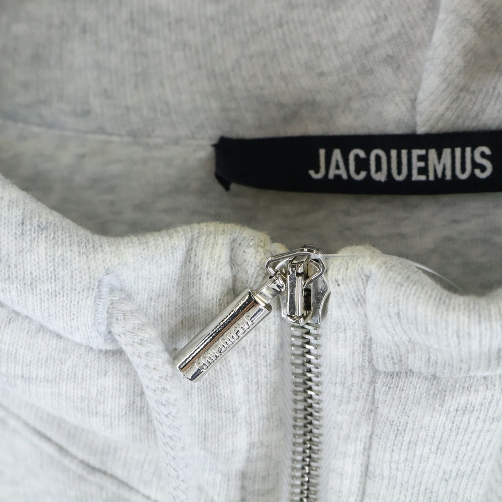 JACQUEMUS(ジャックムス) 25SS Le Hoodie Torneo バックロゴデザイン ダブルジップアップパーカー スウェットフーディ グレー 255JS302-2465