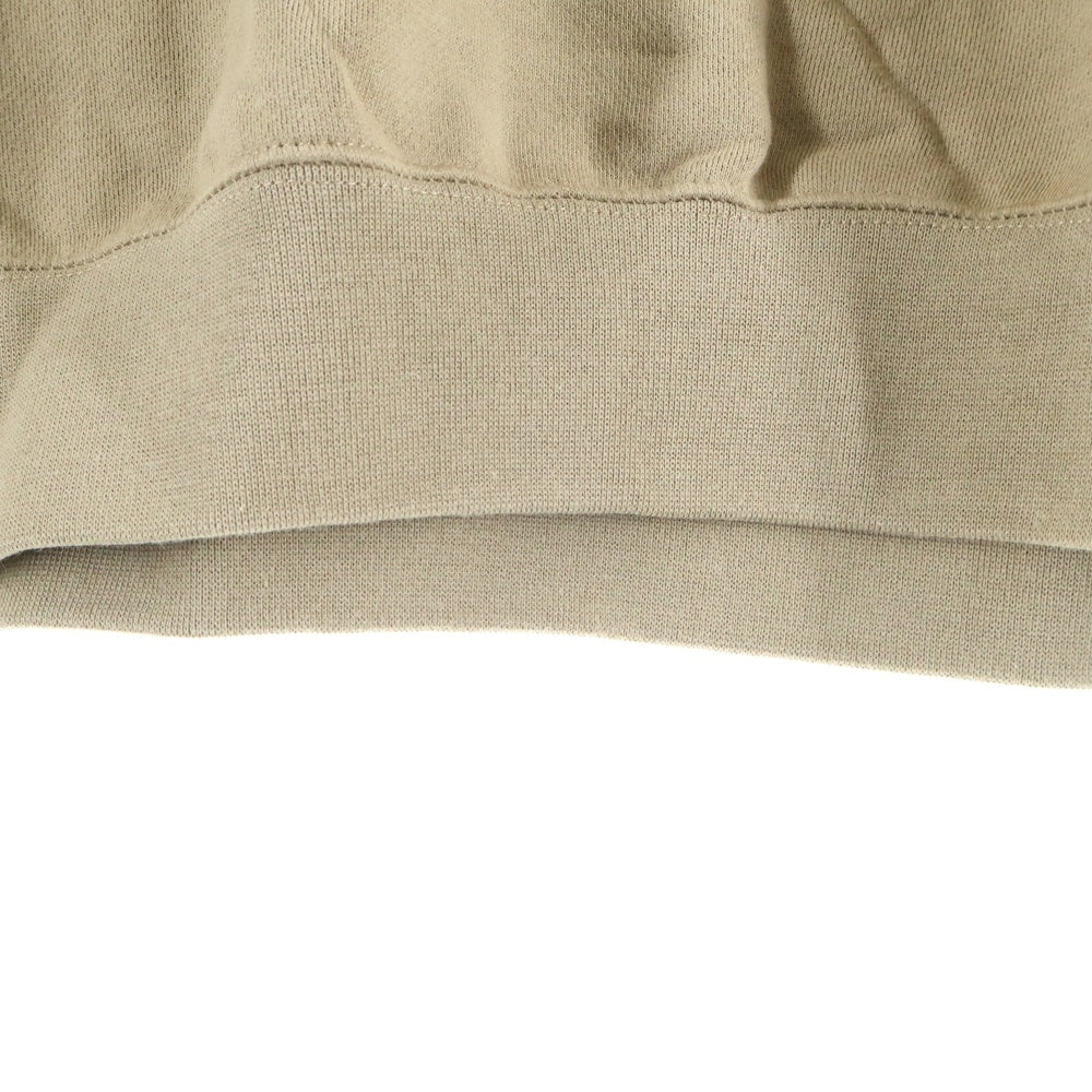 FEAR OF GOD ESSENTIALS(フィアオブゴッド エッセンシャルズ) SWEATSHIRT フェルトロゴ クルーネックスウェットトレーナー ベージュ