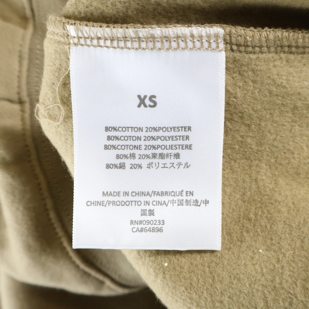 FEAR OF GOD ESSENTIALS(フィアオブゴッド エッセンシャルズ) SWEATSHIRT フェルトロゴ クルーネックスウェットトレーナー ベージュ