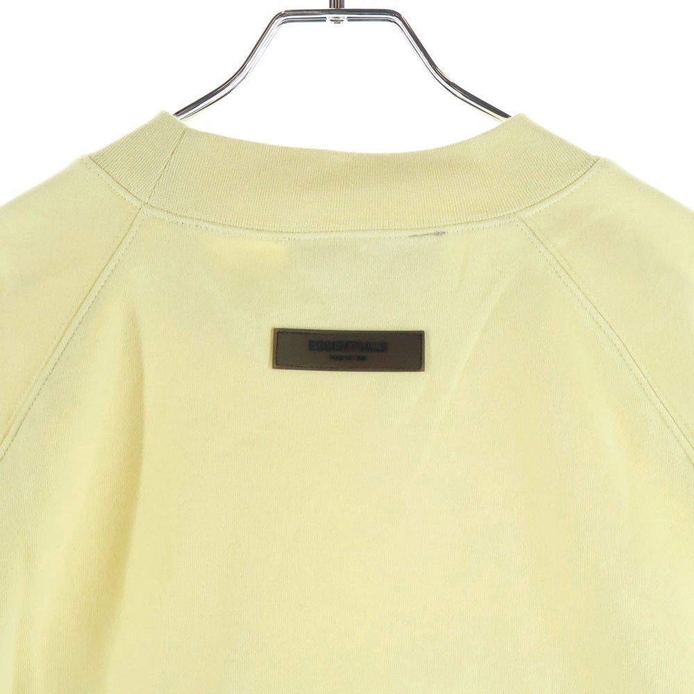 FEAR OF GOD ESSENTIALS(フィアオブゴッド エッセンシャルズ) SWEATSHIRT フェルトロゴ クルーネックスウェットトレーナー イエロー