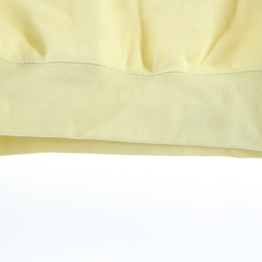 FEAR OF GOD ESSENTIALS(フィアオブゴッド エッセンシャルズ) SWEATSHIRT フェルトロゴ クルーネックスウェットトレーナー イエロー