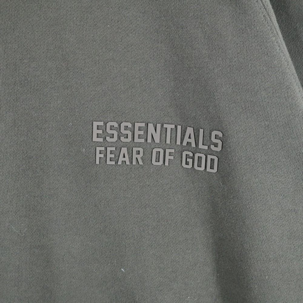 FEAR OF GOD ESSENTIALS(フィアオブゴッド エッセンシャルズ) SWEATSHRT ラバーロゴ クルーネックスウェットトレーナー ブラウン