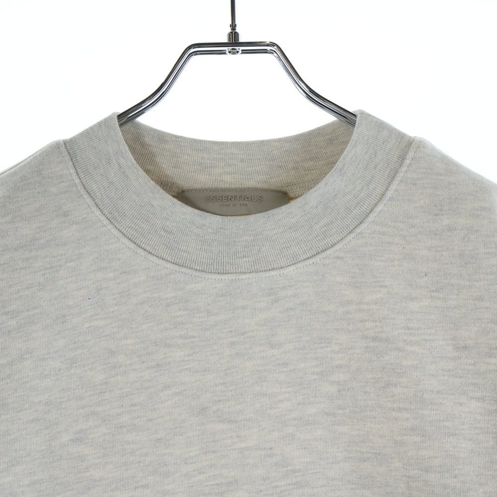FEAR OF GOD ESSENTIALS(フィアオブゴッド エッセンシャルズ) SWEATSHIRT バックロゴ クルーネックスウェットトレーナー グレージュ