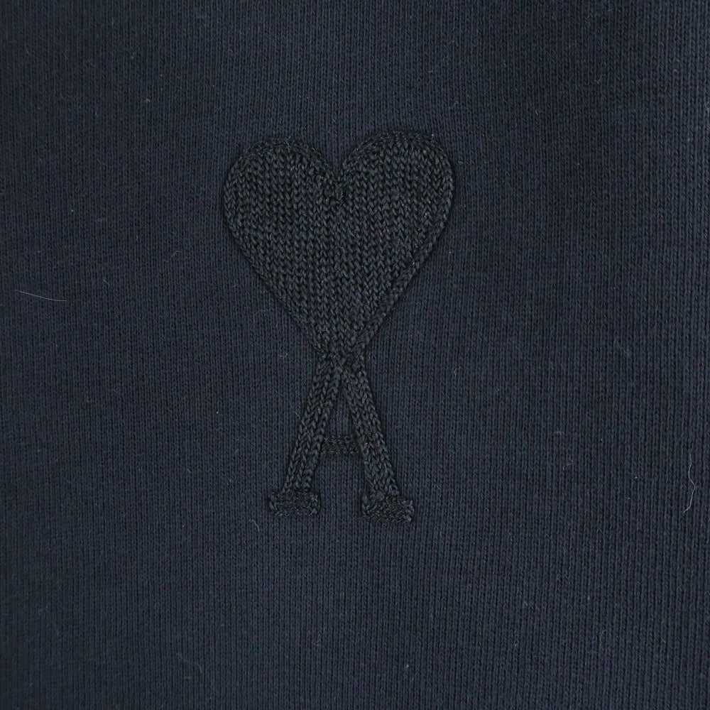 AMI Alexandre Mattiussi(アミアレクサンドルマテュッシ) Sweatshirt ハートロゴ刺繍 クルーネックスウェットトレーナー ブラック H20HJ033.749