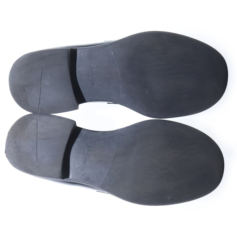 PRADA(プラダ) トライアングルロゴプレート ブラッシュドレザー ローファー ブラック 2DE127