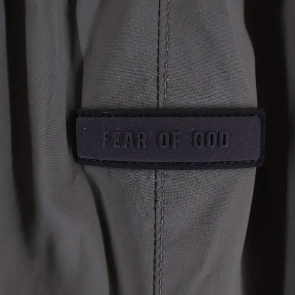 FEAR OF GOD ESSENTIALS(フィアオブゴッド エッセンシャルズ) SHORT PANTS ロゴパッチ ナイロンハーフパンツ ショートパンツ カーキ
