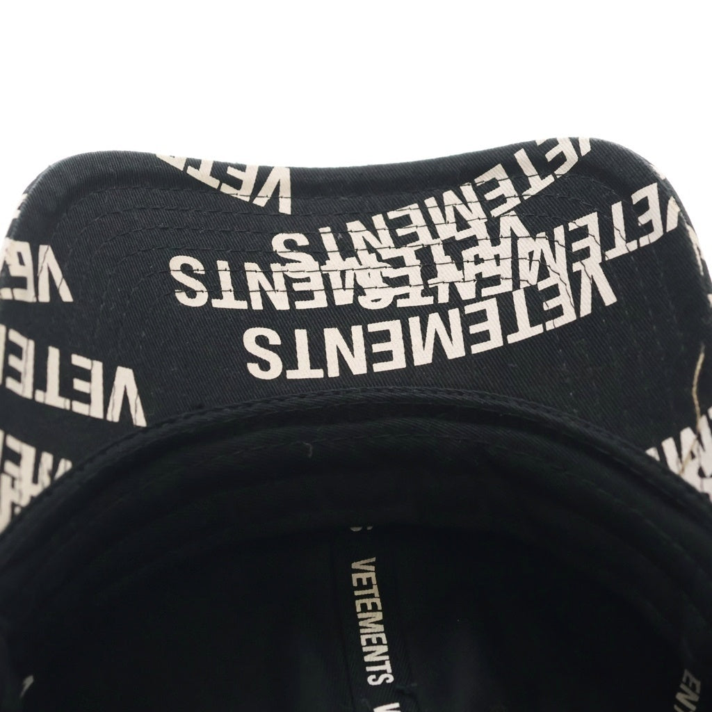 VETEMENTS(ヴェトモン) 21AW Stamped Logo Cap スタンプドロゴキャップ ロゴ総柄 帽子 ブラック UA52CA950B