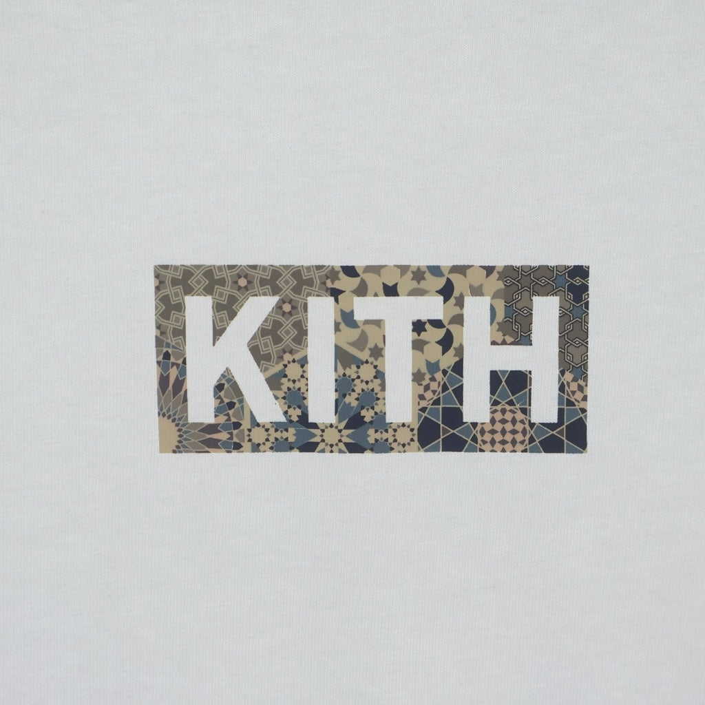 KITH(キス) CANVAS TILE キャンバス タイルロゴデザイン クルーネック カットソー 半袖Tシャツ ホワイト KH03112-101