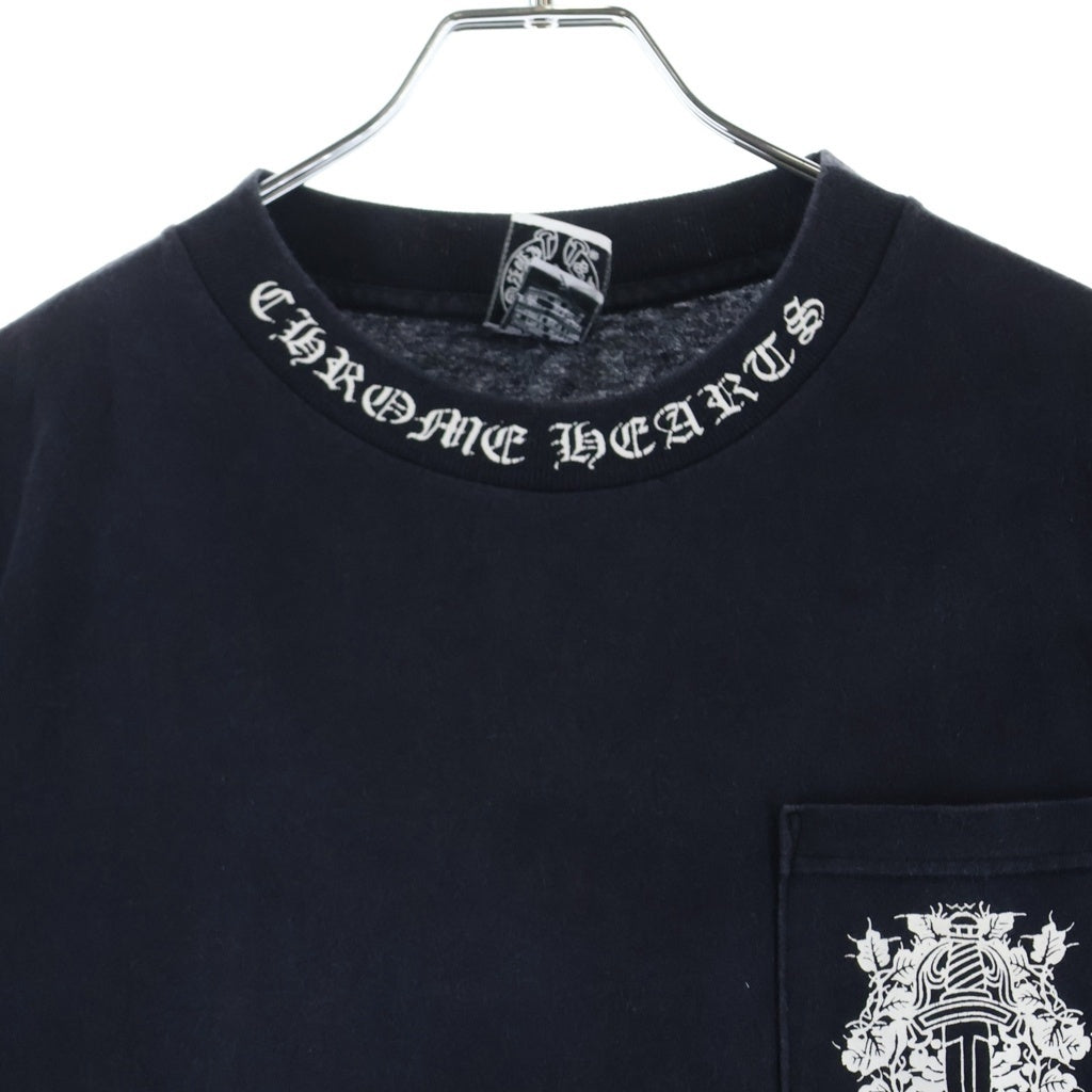 CHROME HEARTS(クロムハーツ) OLD VINE DAGGER ネックロゴ バックスクロールラベルプリント 半袖Tシャツカットソー