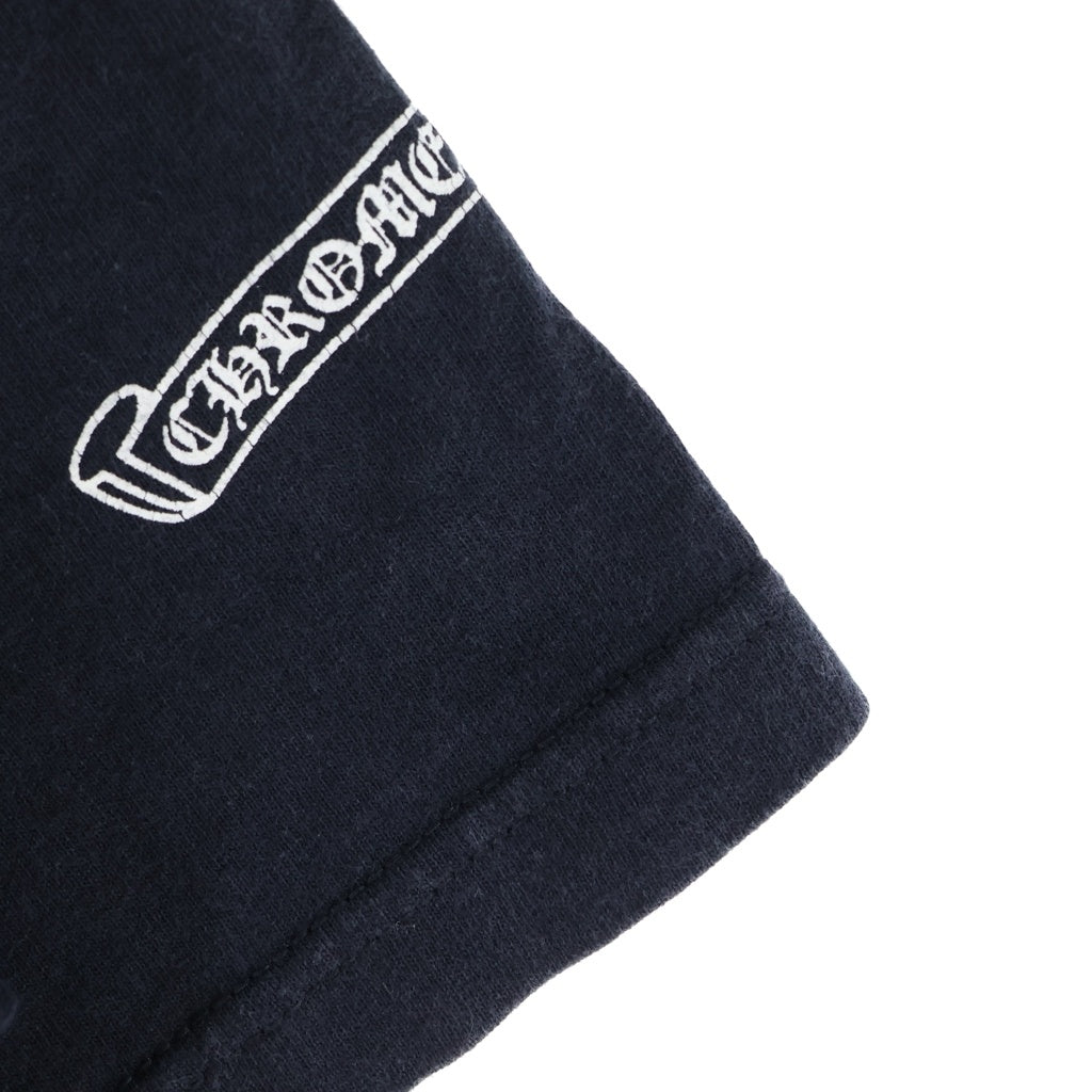 CHROME HEARTS(クロムハーツ) OLD VINE DAGGER ネックロゴ バックスクロールラベルプリント 半袖Tシャツカットソー