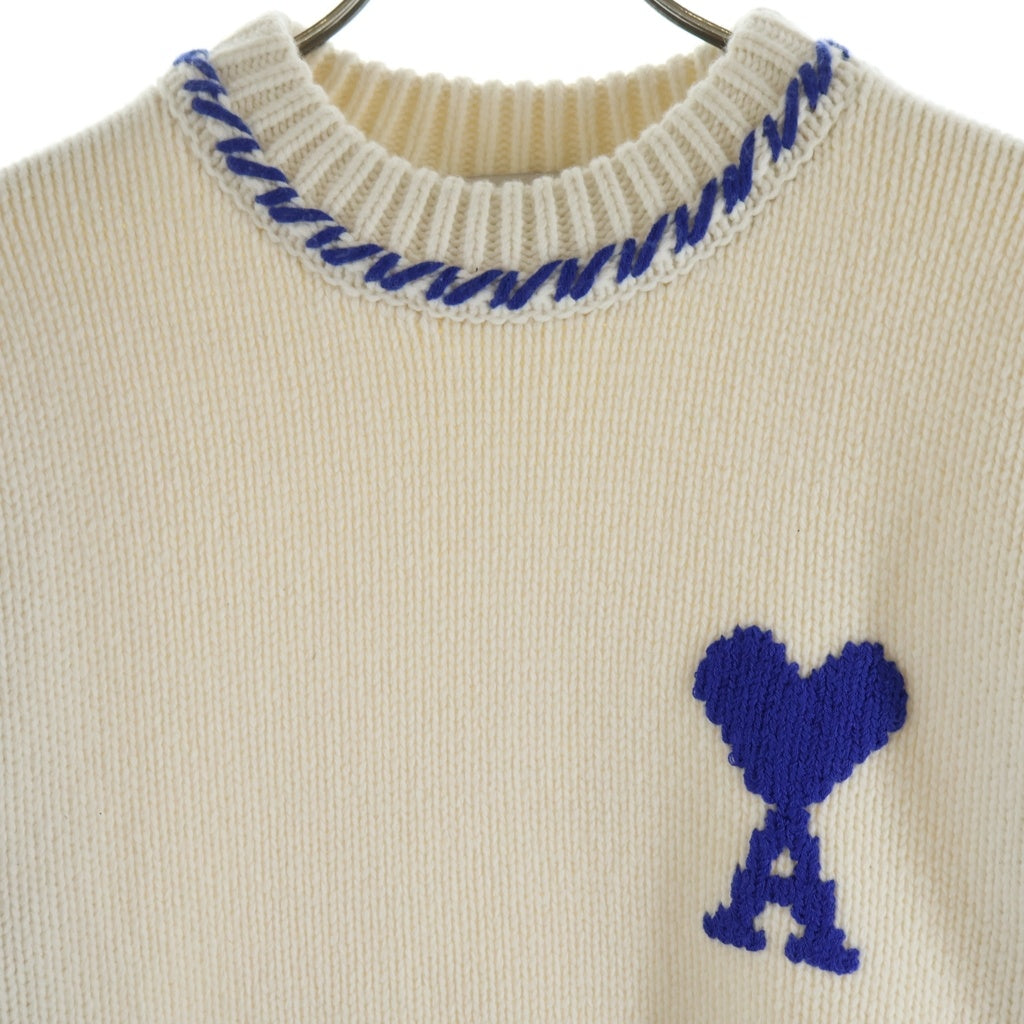 AMI Alexandre Mattiussi(アミアレクサンドルマテュッシ) フロントロゴ刺繍ニット セーター ブルー/ホワイト UKS851.KN0150
