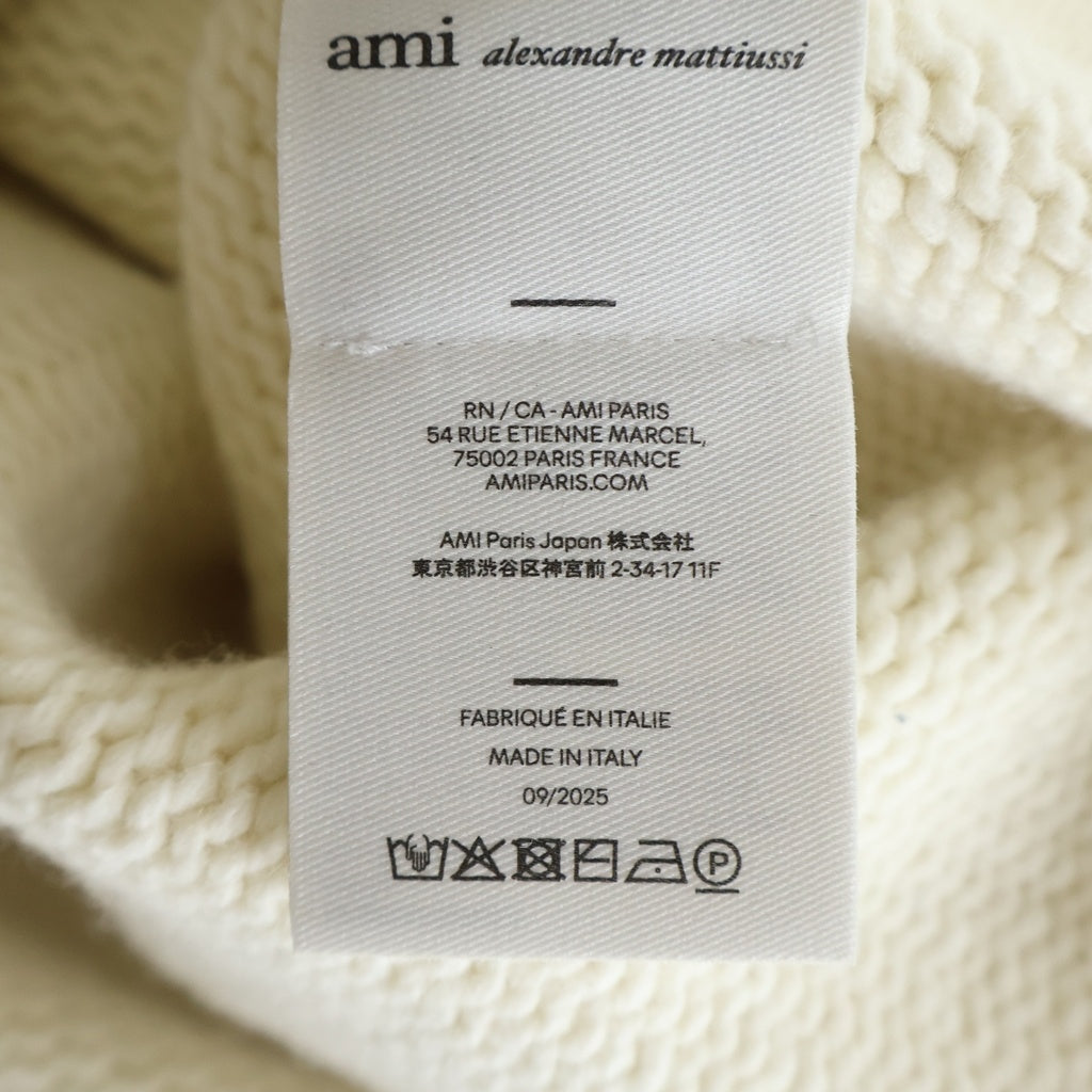 AMI Alexandre Mattiussi(アミアレクサンドルマテュッシ) フロントロゴ刺繍ニット セーター ブルー/ホワイト UKS851.KN0150