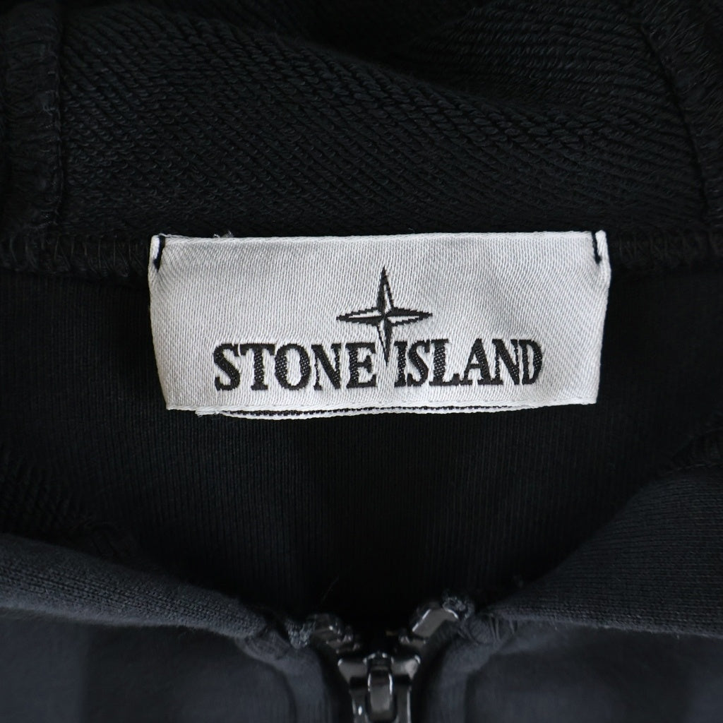 STONE ISLAND(ストーンアイランド) ロゴパッチ ジップアップフーディー パール ブラック K2S156100061S0051