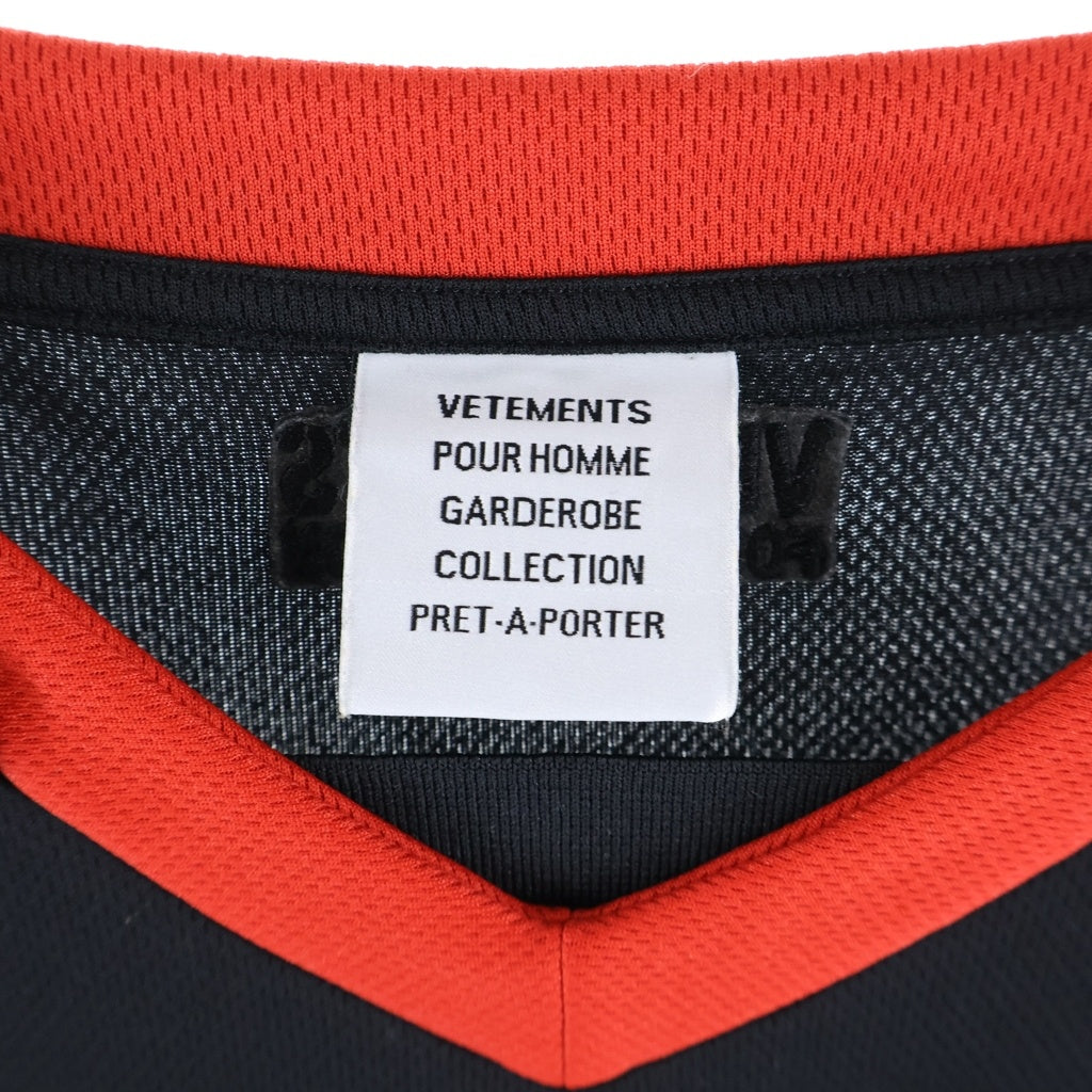 VETEMENTS(ヴェトモン) 26SS FOOTBALL JERSEY 半袖Tシャツ カットソー ブラック/レッド