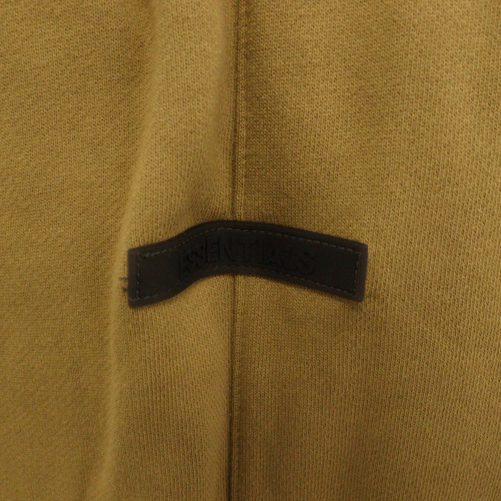 FEAR OF GOD ESSENTIALS(フィアオブゴッド エッセンシャルズ) SWEAT PANTS リフレクターロゴプリント スウェットパンツ ブラウン
