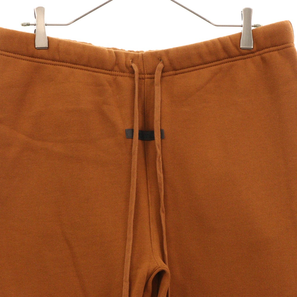 FEAR OF GOD ESSENTIALS(フィアオブゴッド エッセンシャルズ) SWEAT PANTS リフレクターロゴプリント スウェットパンツ ブラウン