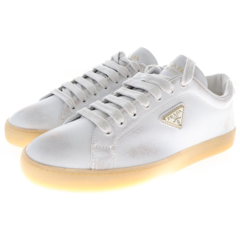 PRADA(プラダ) ユーズド加工 トライアングルロゴプレート レザースニーカー ローカットスニーカー ホワイト 2EE413