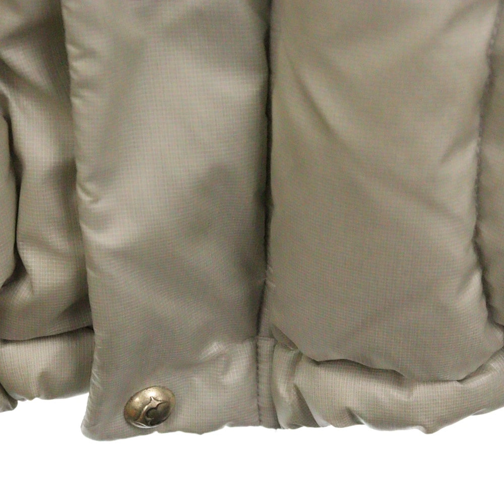 THUG CLUB(サグクラブ) CAVE GOOSE DOWN JACKET ロゴプレート ジップアップ ダウンジャケット ホワイト TC23PA0104
