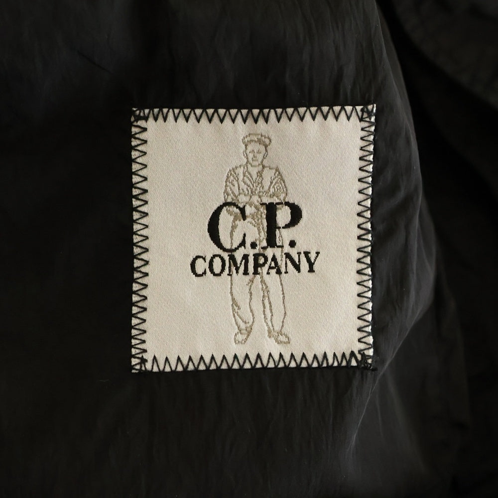 C.P. Company(シーピーカンパニー) Chrome-R Hooded Lens Jacket ジップアップ ナイロンジャケット ブルゾン ブラック