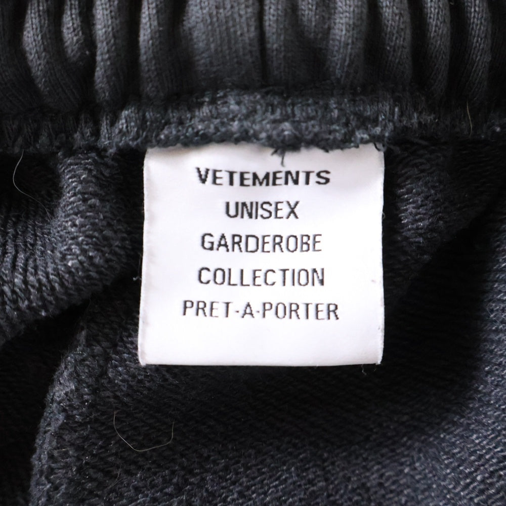 VETEMENTS(ヴェトモン) 21AW Hardcore Patched Logo Sweatpants ハードコアロゴ スウェットパンツ ブラック UA52PA350X