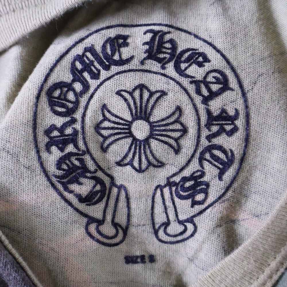 CHROME HEARTS(クロムハーツ) CHクロス スクロールラベル カモ柄 半袖Tシャツ カーキ 迷彩