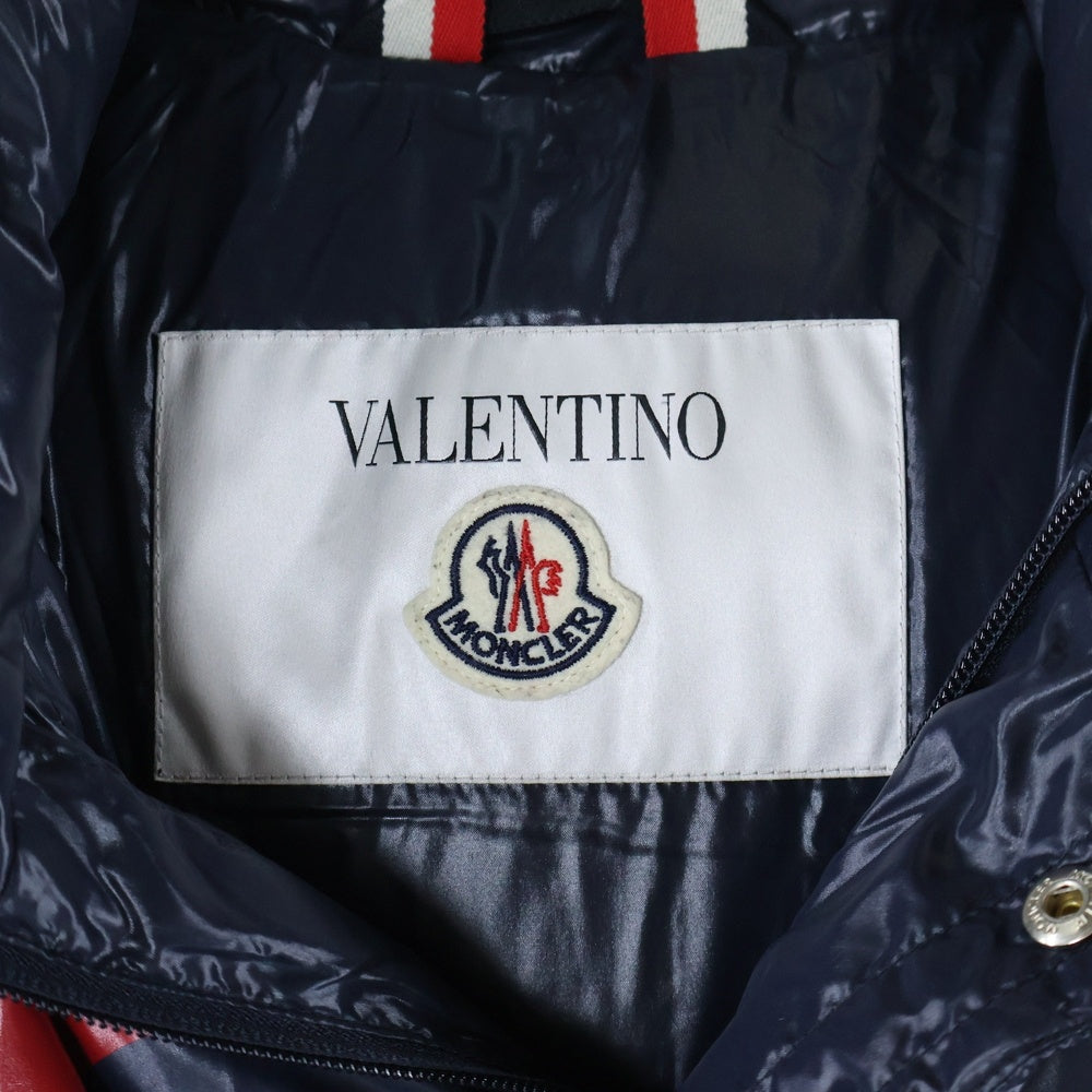 MONCLER(モンクレール) 19AW × VALENTINO Down Jacket ヴァレンティノ ロゴプリント ダウンジャケット ネイビー/レッド SV3CN00A5AG