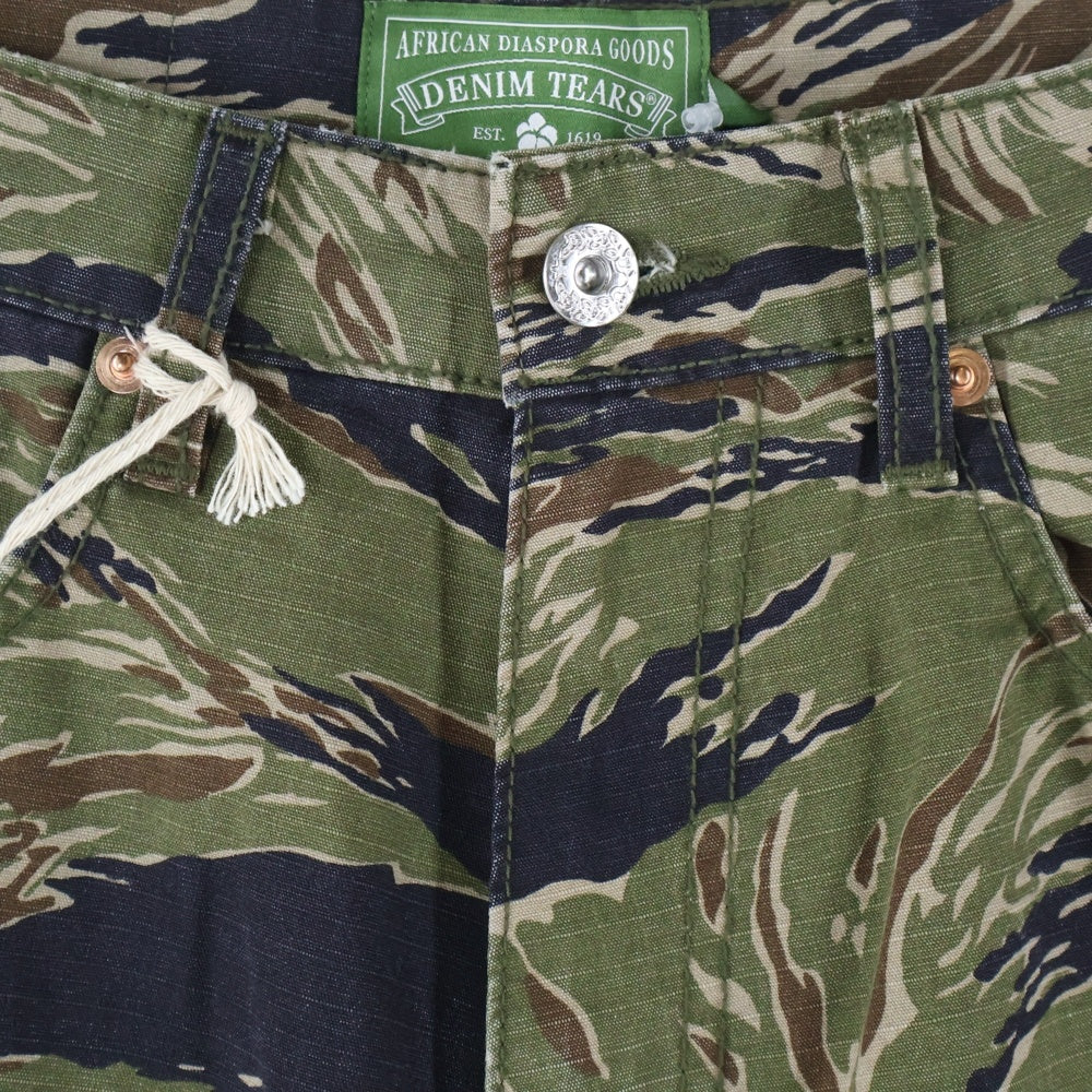 DENIM TEARS(デニムティアーズ) LASER WREATH Tiger Camo SHORT 総柄 カモフラ 迷彩 ショーツ ハーフパンツ カーキ