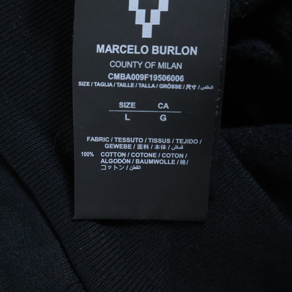 MARCELO BURLON(マルセロバーロン) BLUE WINGS SWEATSHRTS ブルーウィングス スウェット クルーネック ブラック CMBA009F19506006