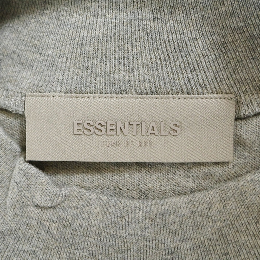 FEAR OF GOD ESSENTIALS(フィアオブゴッド エッセンシャルズ) L/S T-SHIRT フェルトロゴ 長袖Tシャツ ロンT グレー