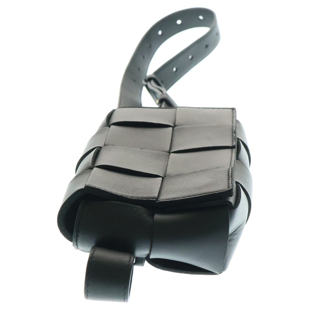 BOTTEGA VENETA(ボッテガヴェネタ) カセット ベルトバッグ マキシイントレチャート レザーショルダーバッグ ウエストバッグ 668572 ブラック
