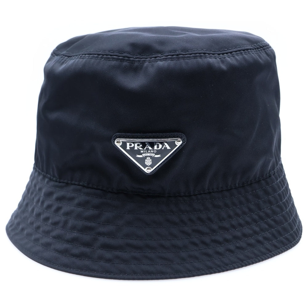 PRADA(プラダ) トライアングルロゴ プレート ナイロンバケットハット 帽子 ブラック