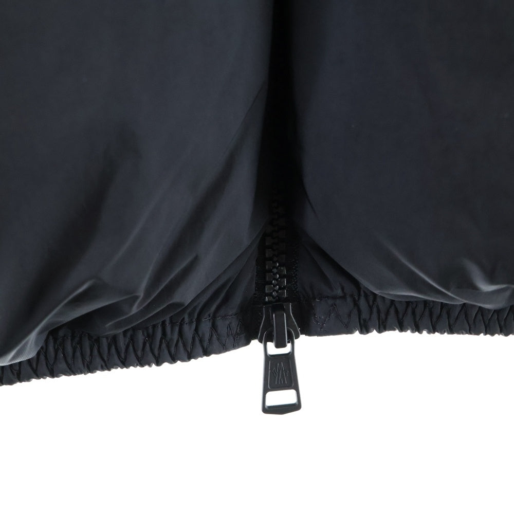 MONCLER(モンクレール) 23AW ALMAZ フロントロゴワッペン ジップアップ ダウンベスト ジャケット I20911A00077