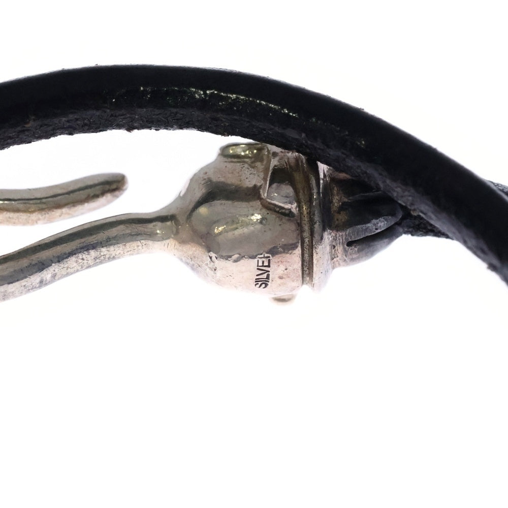 THIRTEEN DESIGNS(サーティーンデザインズ) ダブルローリングスカルフックレザーブレスレット シルバー/ブラック