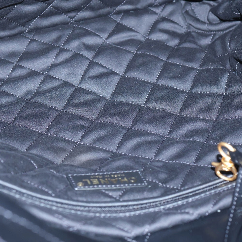 CHANEL(シャネル) シャネル22 ミディアム マトラッセ グリーン シャイニーカーフスキン ゴールド金具 ショルダーバッグ ブラック レディース