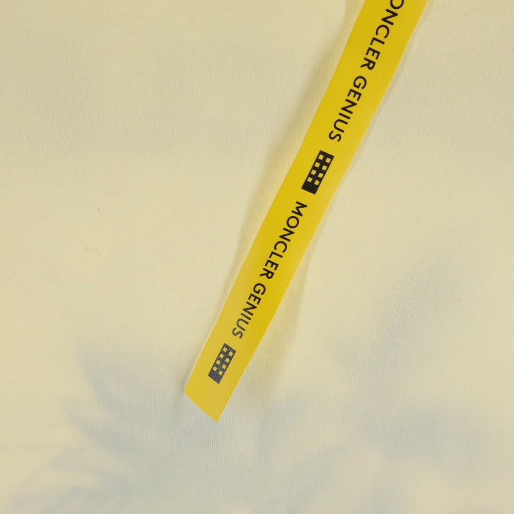 MONCLER GENIUS(モンクレール ジーニアス) 21SS ロゴパッチ付き フロントプリント 半袖Tシャツ アイボリー G10928C73410