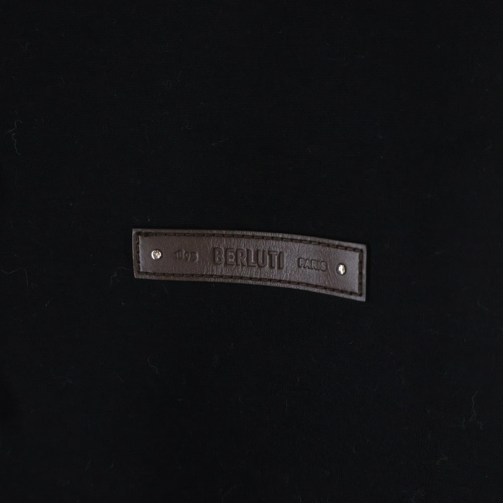 Berluti(ベルルッティ) レザーロゴ ボンティング ジップアップパーカー R2JZL21JAFL ブラック