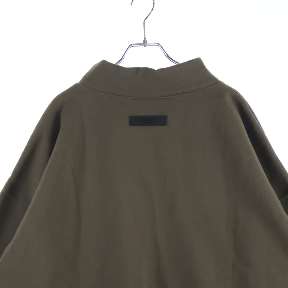 FEAR OF GOD ESSENTIALS(フィアオブゴッド エッセンシャルズ) Rubber Logo Mock Neck Sweatshirts ラバーロゴモックネックスウェットシャツ スウェットトレーナー ブラウン