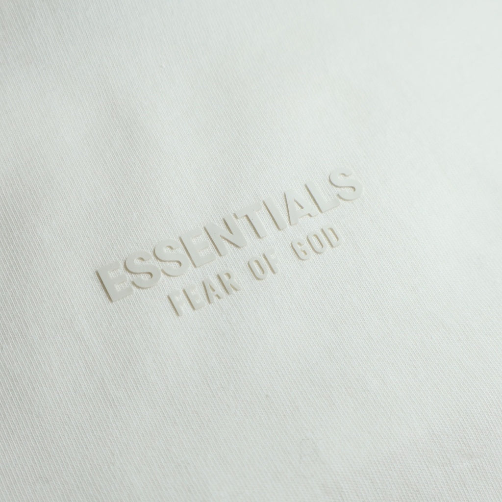 FEAR OF GOD ESSENTIALS(フィアオブゴッド エッセンシャルズ) Rubber Logo S/S T-Shirts ラバーロゴショートスリーブTシャツ クルーネック半袖Tシャツ ホワイト