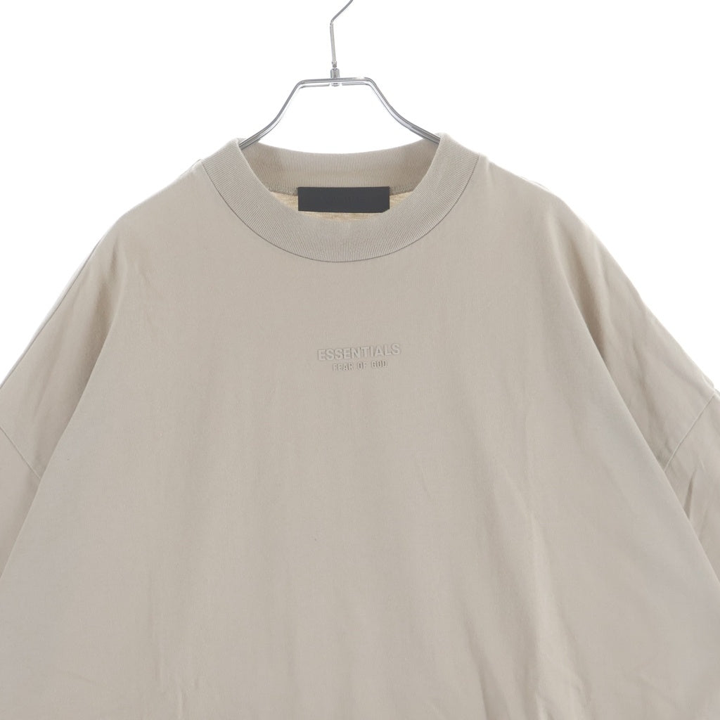 FEAR OF GOD ESSENTIALS(フィアオブゴッド エッセンシャルズ) Rubber Logo S/S T-Shirts ラバーロゴショートスリーブTシャツ クルーネック半袖Tシャツ ベージュ
