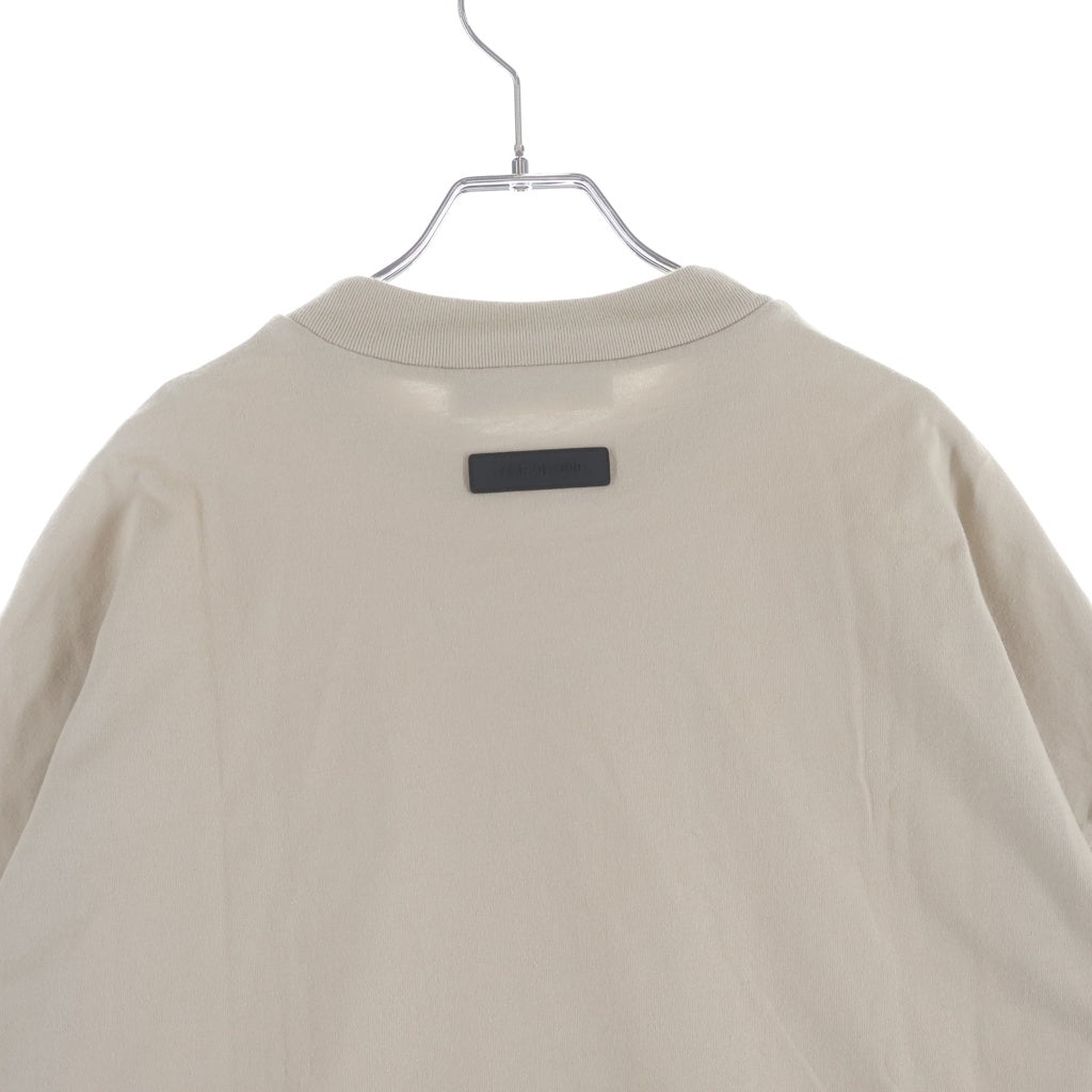 FEAR OF GOD ESSENTIALS(フィアオブゴッド エッセンシャルズ) Rubber Logo S/S T-Shirts ラバーロゴショートスリーブTシャツ クルーネック半袖Tシャツ ベージュ