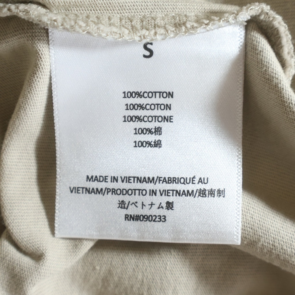 FEAR OF GOD ESSENTIALS(フィアオブゴッド エッセンシャルズ) Rubber Logo S/S T-Shirts ラバーロゴショートスリーブTシャツ クルーネック半袖Tシャツ ベージュ