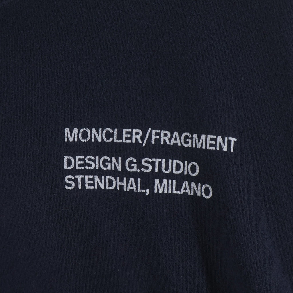 MONCLER GENIUS(モンクレール ジーニアス) 20SS ×FRAGMENT DESIGN MAGLIA T-SHIRT ×フラグメントデザイン ロゴプリントクルーネック半袖Tシャツ F209U8C70810 ネイビー
