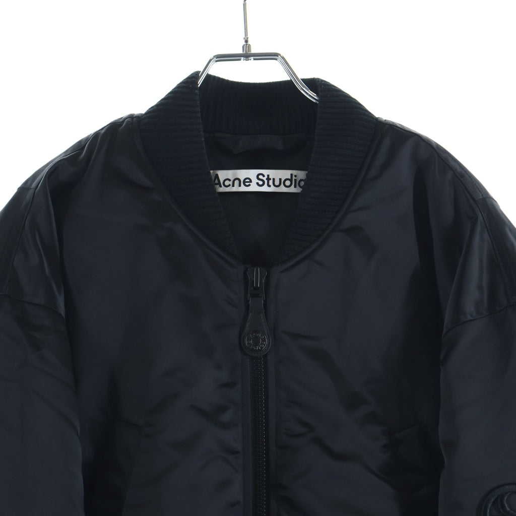Acne Studios(アクネ ストゥディオズ) Bomber Jacket Logogram ボンバージャケットロゴグラム ロゴ刺繍ジップアップナイロン中綿ブルゾン FN-MN-OUTW001129 ブラック