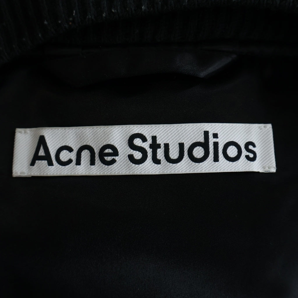 Acne Studios(アクネ ストゥディオズ) Bomber Jacket Logogram ボンバージャケットロゴグラム ロゴ刺繍ジップアップナイロン中綿ブルゾン FN-MN-OUTW001129 ブラック