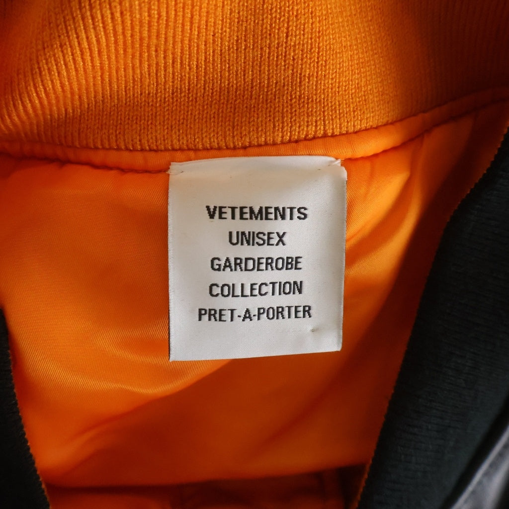 VETEMENTS(ヴェトモン) Leather Bomber Jacket レザーボンバージャケット カーフレザーオーバーサイズジップアップMA-1 UA66JA200B ブラック
